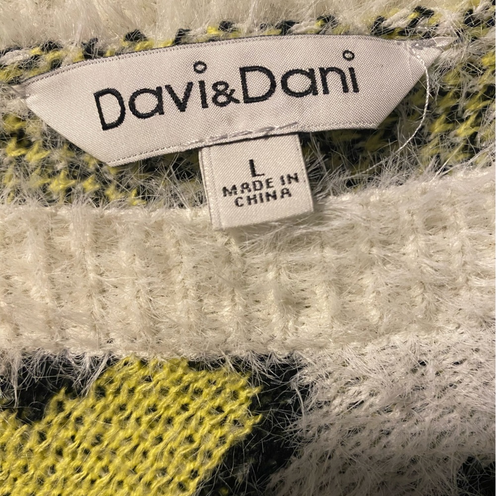 Davi & Dani Yellow Leopard Print Fuzzy Sweater Size L 🖤💛 - Picture 4 of 5